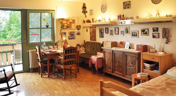 Zimmer im Haus 1 mit persönlicher Möblierung Zimmer im Haus 1 mit persönlicher Möblierung